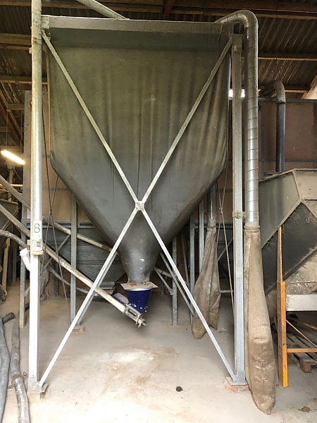 UV Mineral silo 